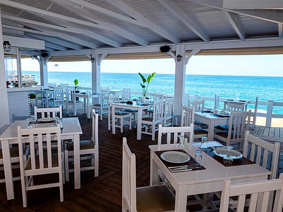 Elmi Beach Hotel & Suites