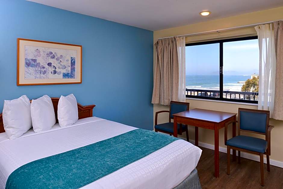 Edgewater Inn and Suites