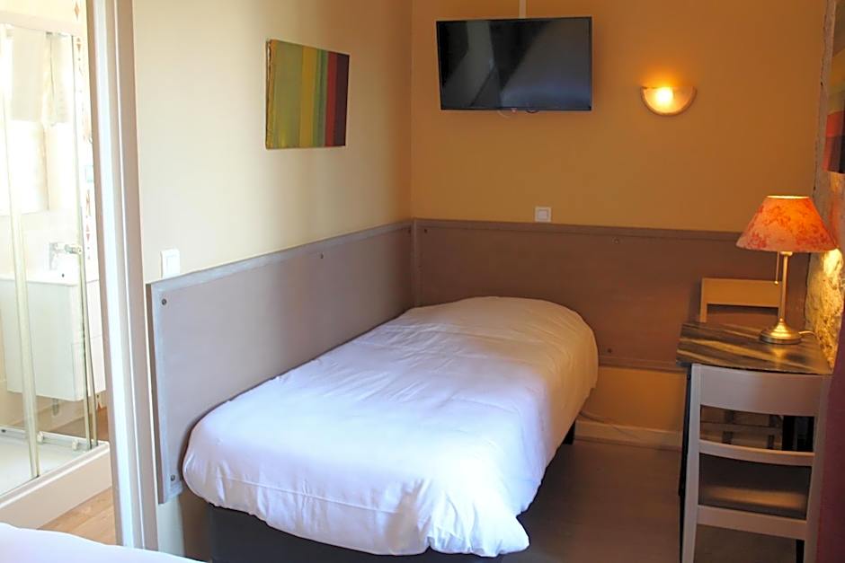 Logis Hotels- Auberge de la Tour - Hôtel et restaurant