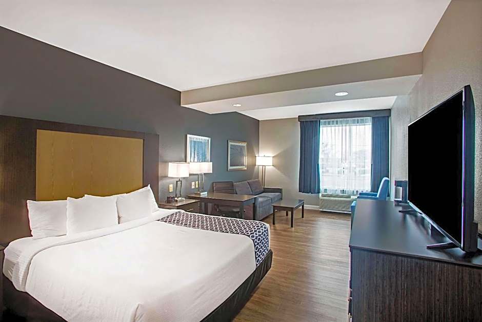 La Quinta by Wyndham Victoria - South