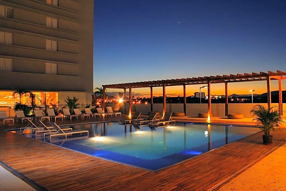 Hotel Trinitarias Suites