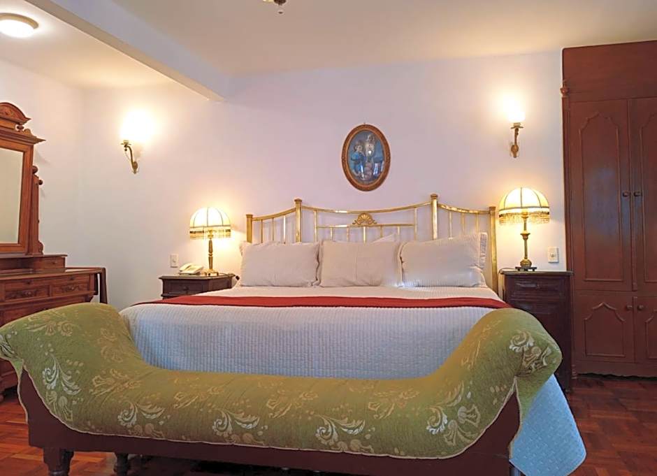 El Hotel de Su Merced