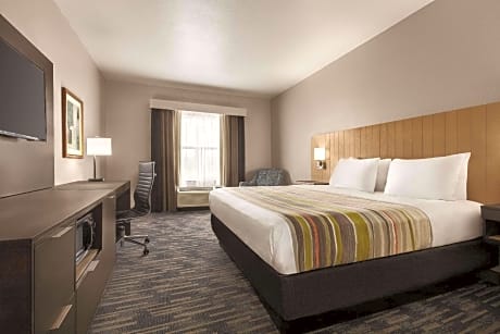 Accessible 1 King Bed