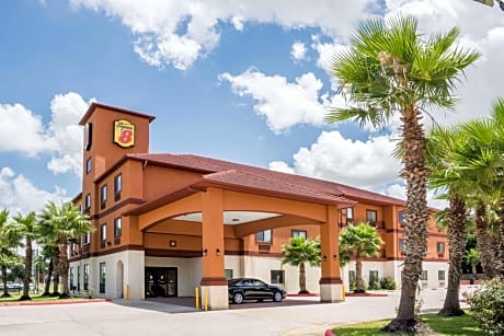 Super 8 by Wyndham Brookshire TX