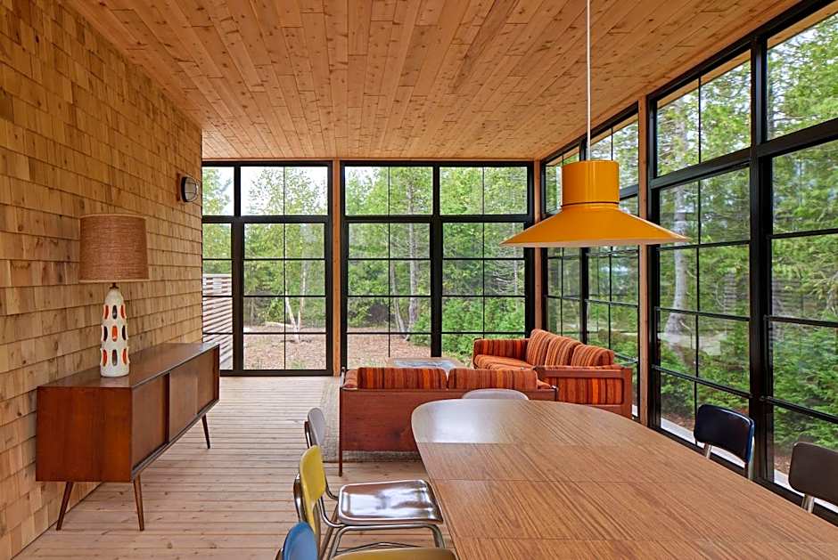 Modern North Bruce Waterfront Lion's Head