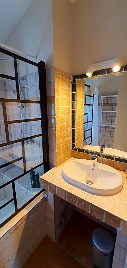 Mas de la Tour Carbonnière