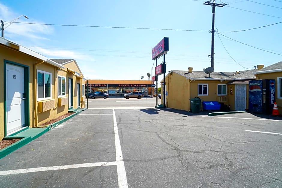 SIGNAL HILL MOTEL BEACH MOTEL