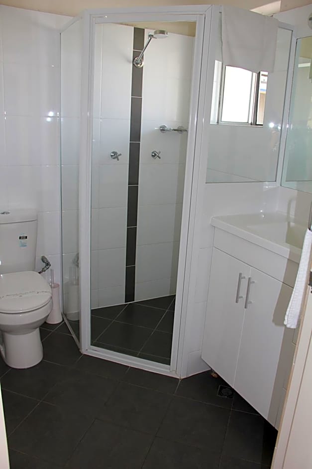 Zorba Waterfront Motel