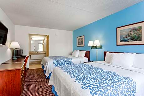 Queen Room with Two Queen Beds - Smoking