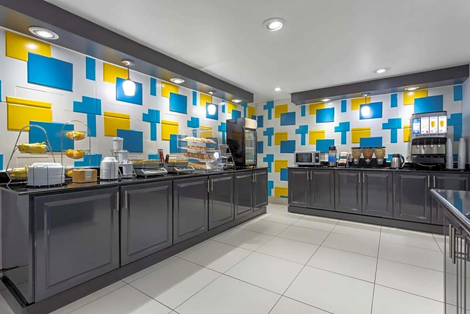 La Quinta Inn & Suites by Wyndham Columbus West - Hilliard