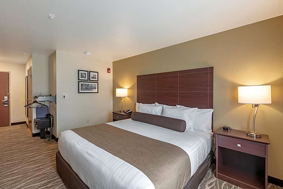 Cobblestone Hotel & Suites - Neenah