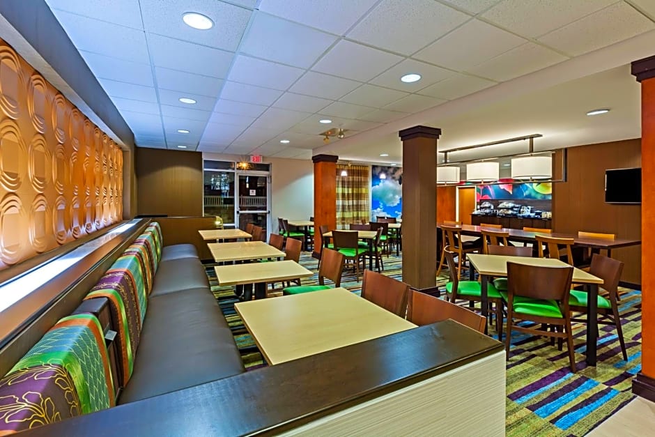 Fairfield Inn & Suites by Marriott Rogers