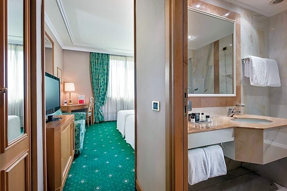Photo 1 of 5 of Double Room
