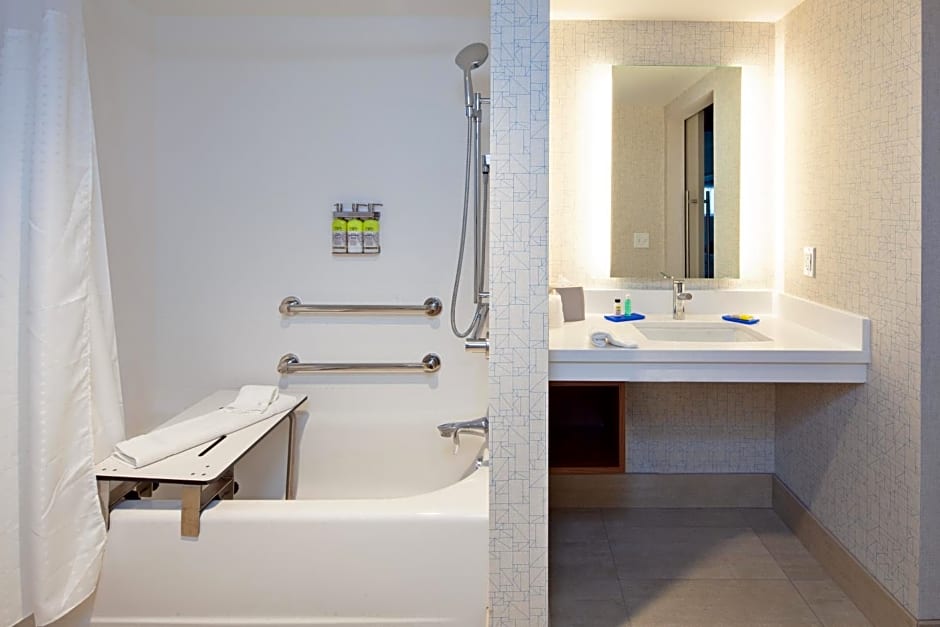 Holiday Inn Express Hotel & Suites Ventura Harbor By IHG