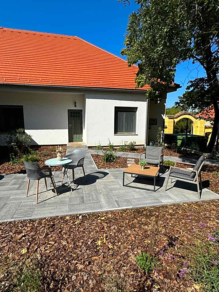 Kastélykert Vendégház Tata