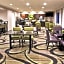 La Quinta Inn & Suites by Wyndham Milwaukee Delafield