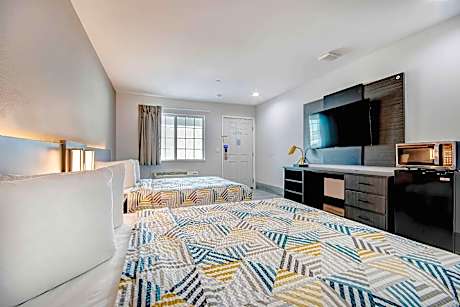 Queen Room with Two Queen Beds - Disability Access - Roll In Shower