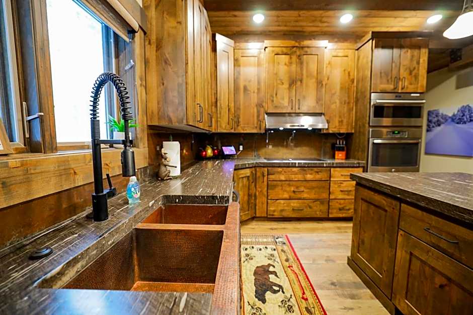 Yellowstone Crossing Lodge