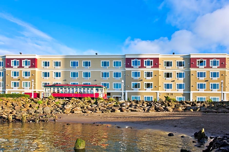 Holiday Inn Express Hotel & Suites Astoria, an IHG Hotel