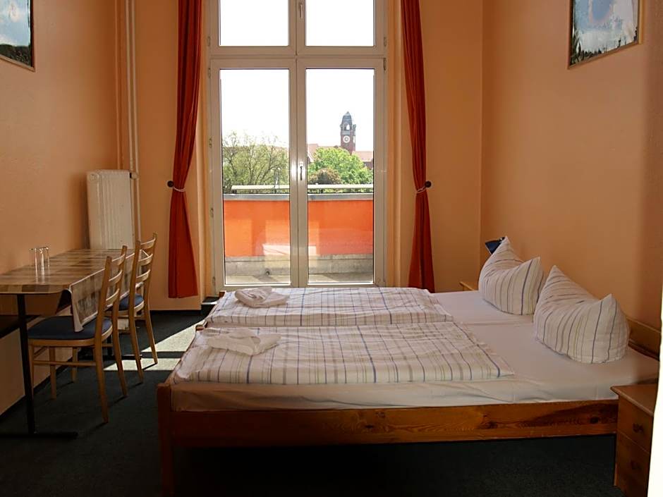 Happy go Lucky Hotel  Hostel