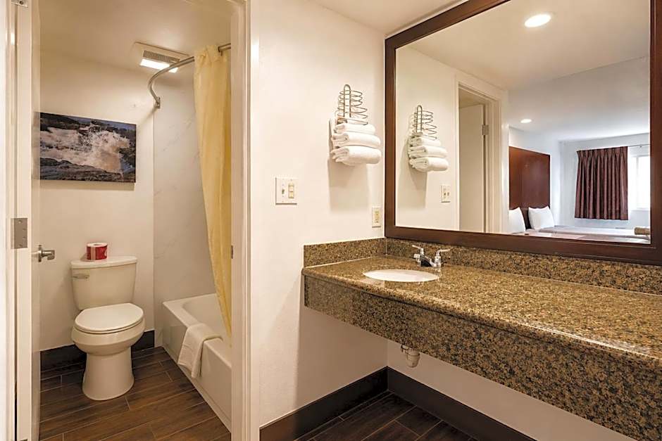 Century Motel Buena Park Anaheim I-5