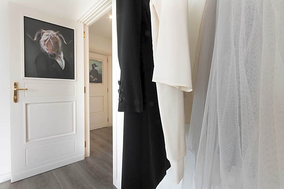 Eleventh Floor Suites