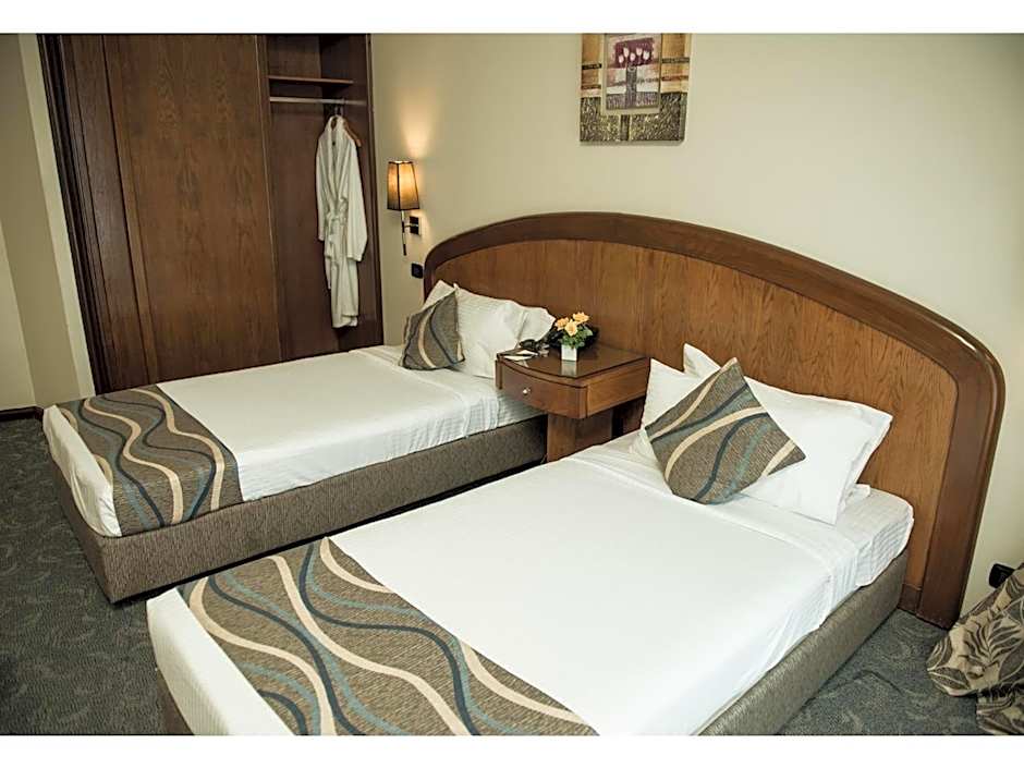 Cherry Maryski Hotel