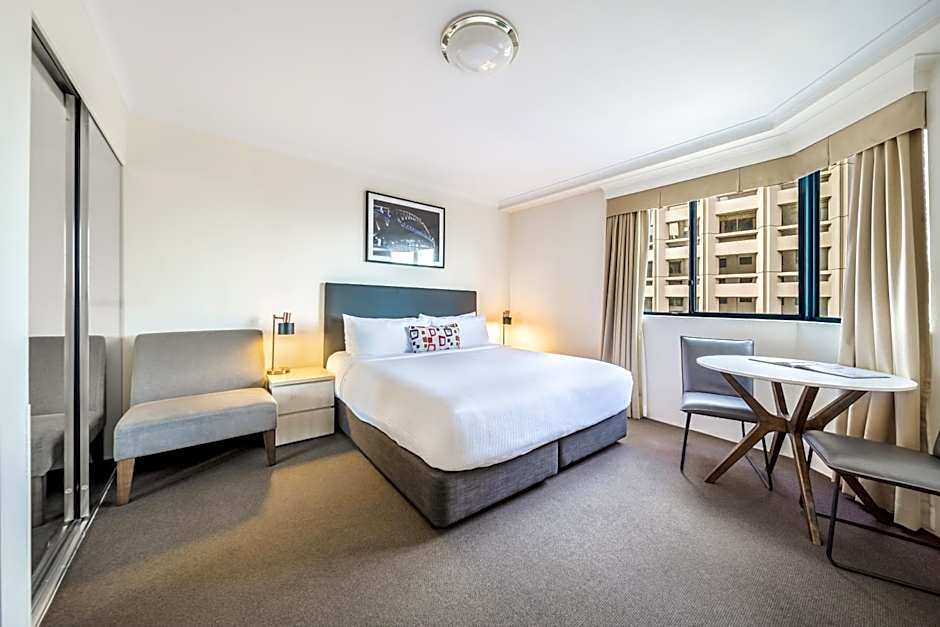 Oaks Sydney Castlereagh Suites