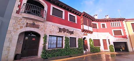 APARTAMENTOS TURÍSTICOS Y SUITES