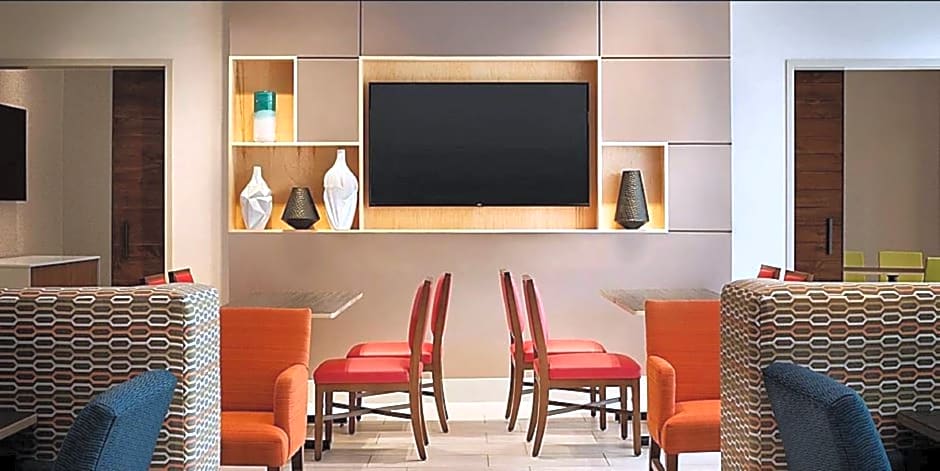 Holiday Inn Express & Suites - Savannah W - Chatham Parkway, an IHG Hotel
