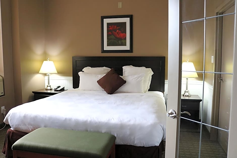 Nomad Hotel & Suites