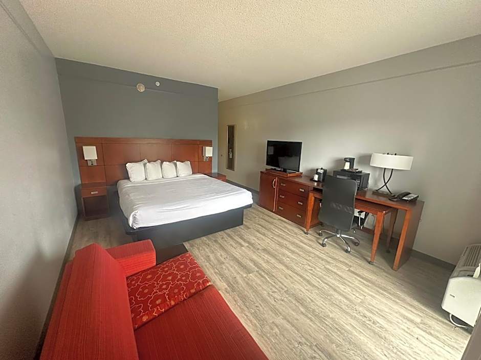 Super 8 by Wyndham Dallas Love Field Airport