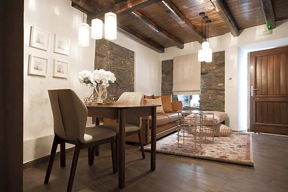 1822 Makrinitsa Suites