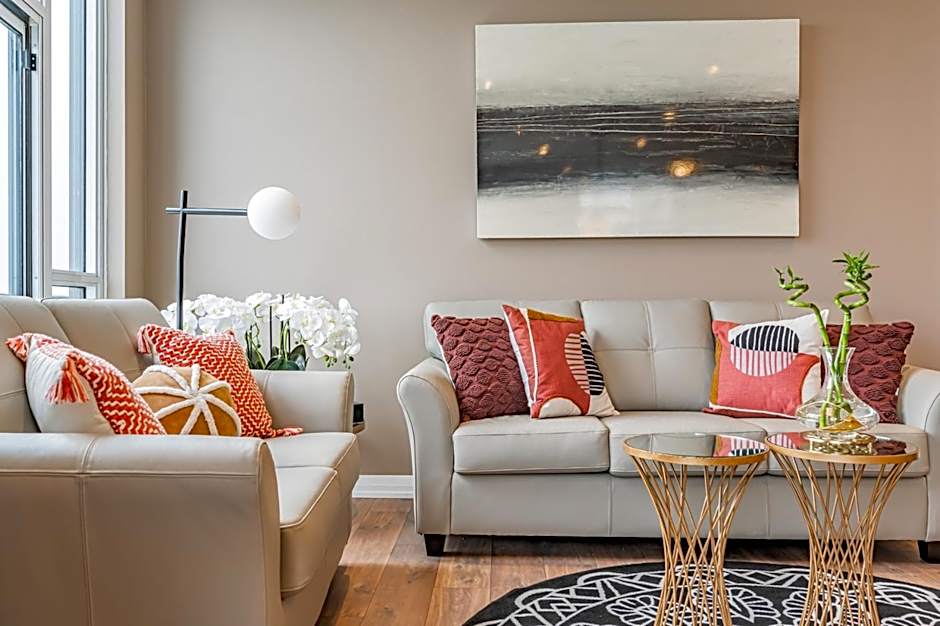 Amazing 3 Bed 4 Bath Penthouse with Roof Top Terrace close to Airport