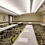 La Quinta Inn & Suites by Wyndham Detroit Metro Airport