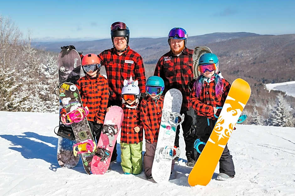 Stroll to Slopes, Village Area, Ski in-out MtLodge 343