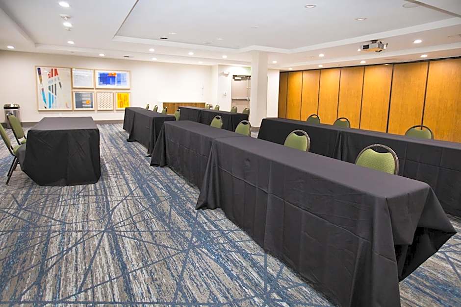 Holiday Inn Express & Suites Sacramento NE Cal Expo By IHG