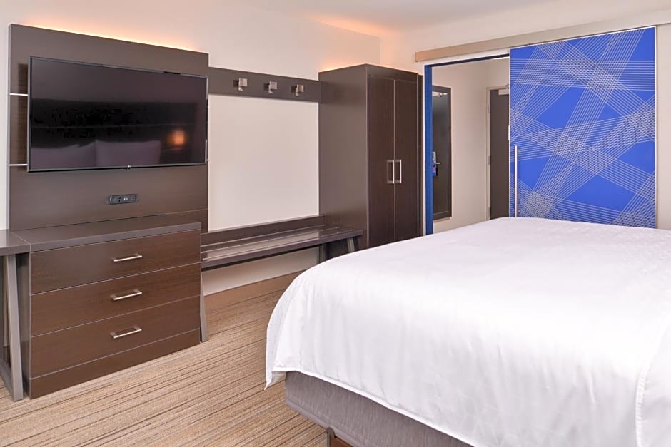 Holiday Inn Express And Suites Olathe West By IHG