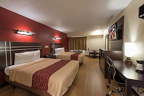 Deluxe Room with Two Queen Beds with Kitchenette Smoking