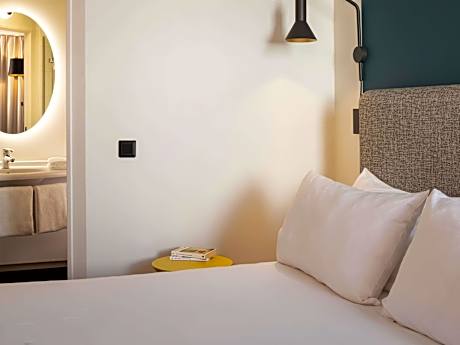 Standard Room with 1 double bed and 1 single bed