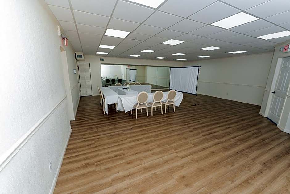 Boardwalk Inn and Suites