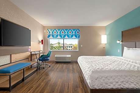 King Room with Accessible Tub - Mobility Access