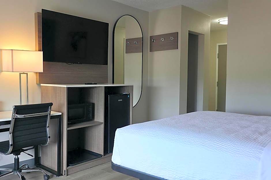 Baymont by Wyndham Louisville Southwest