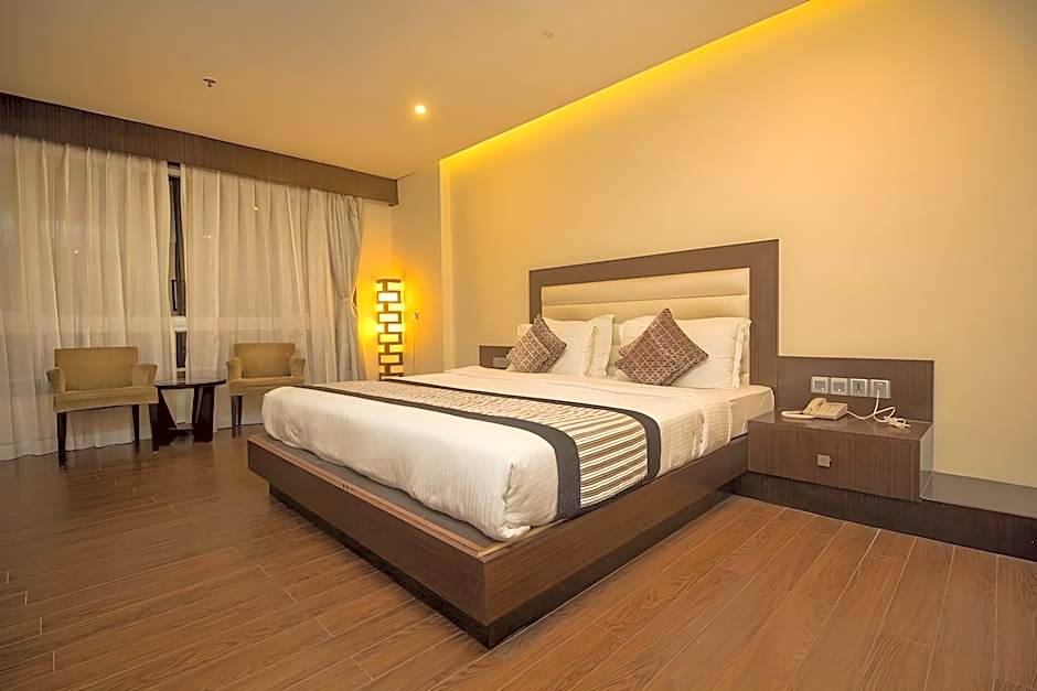 Summit Montana Suites & Spa at Mall