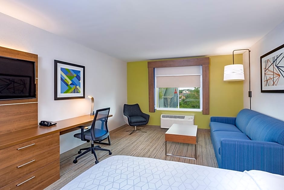 Holiday Inn Express & Suites Elkhart North Guest Reservations