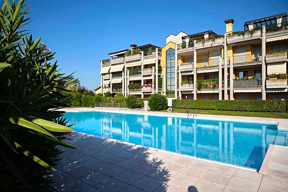 Sidonia apartment for three people in a residence with swimming pool.