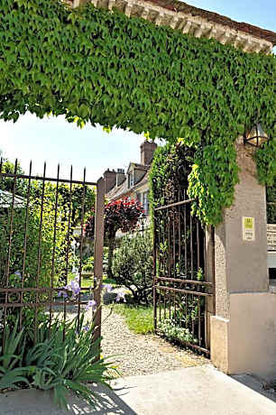 LOGIS - Hôtel Restaurant Les Tilleuls