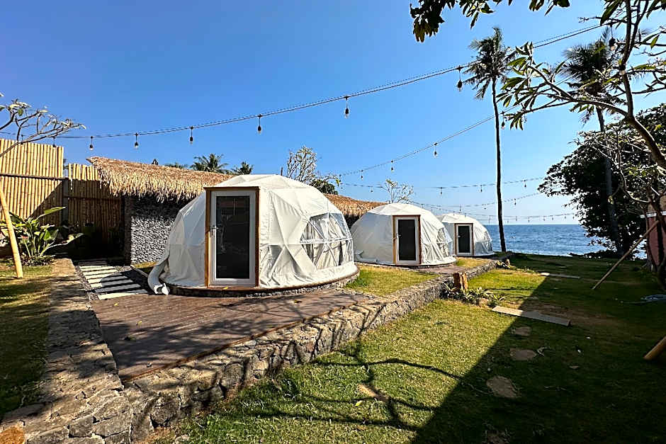 Glamping @ Pebbles & Fins