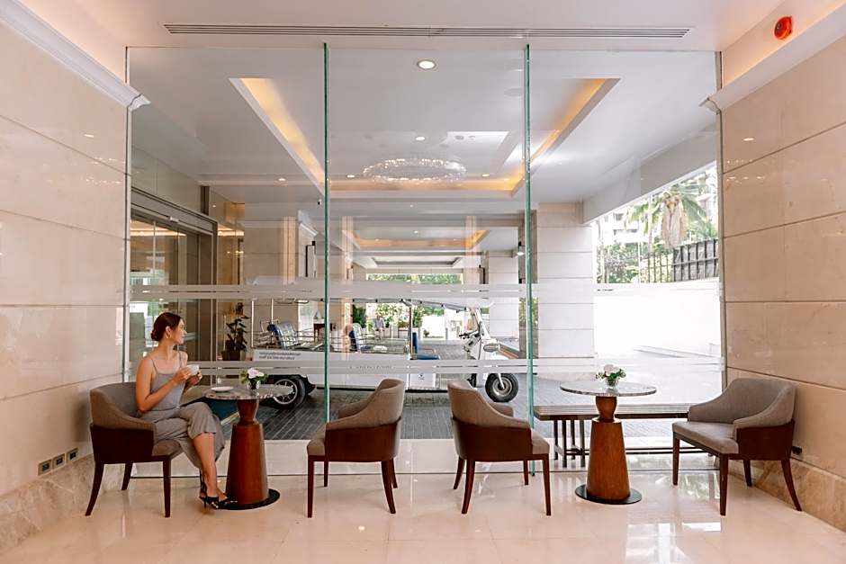 Centre Point Sukhumvit Soi 10