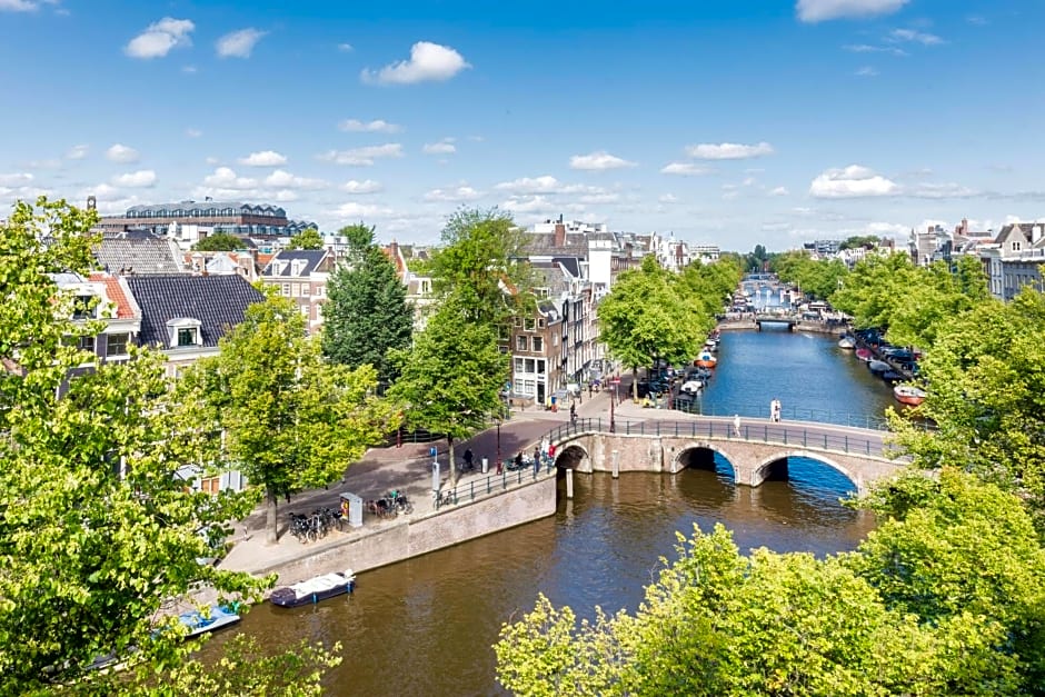 Houseboat studio with canalview and free bikes